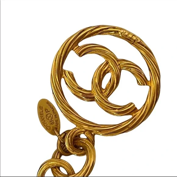 โโSOLDโโCHANEL Textured Gold Chain Link Bracelet - Picture 7 of 10